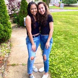 Meet your Posher, Alize and Janesa